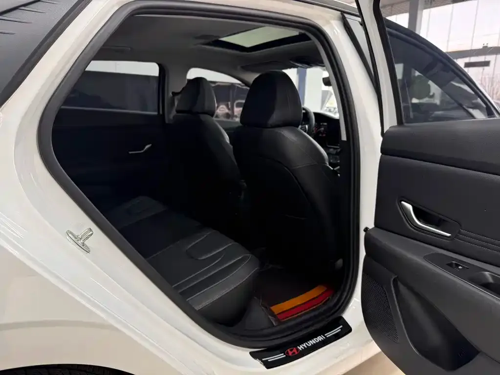 Hyundai Elantra 2023 из CN, фото 4