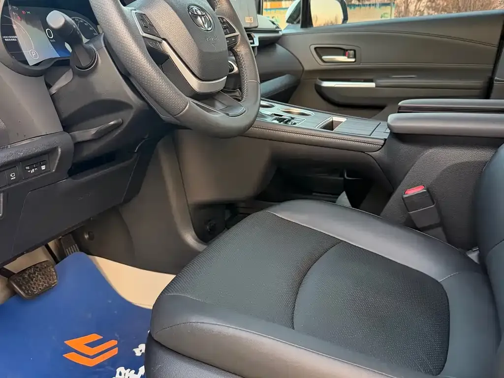 Toyota Granvia 2024 из CN, фото 6