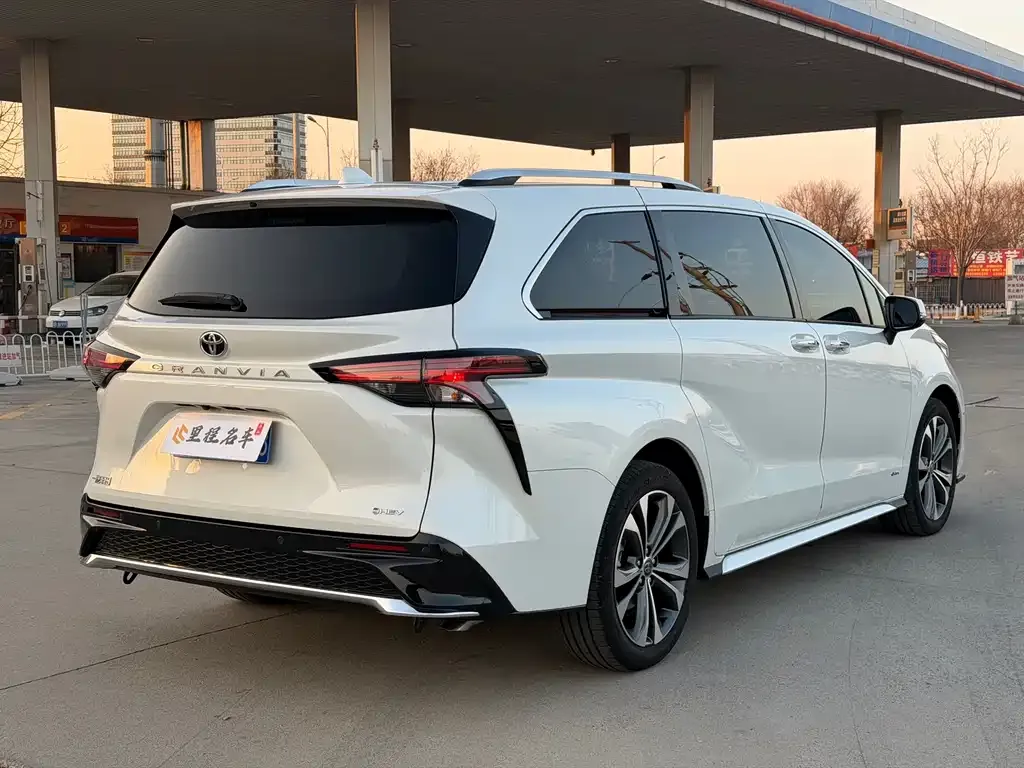 Toyota Granvia 2024 из CN, фото 7