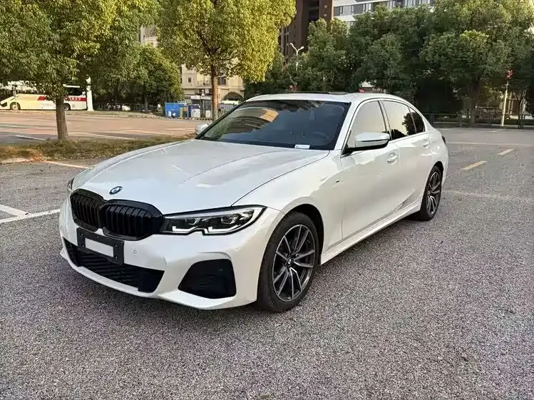 BMW 3 Series 2022 из CN, фото 1