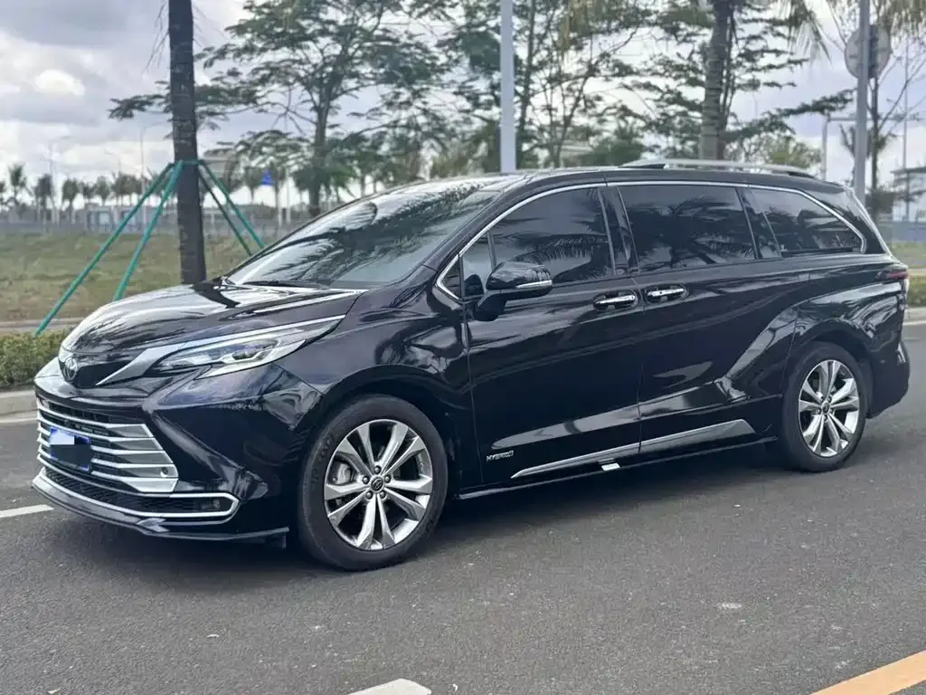 Toyota Sienna 2023 из CN, фото 1