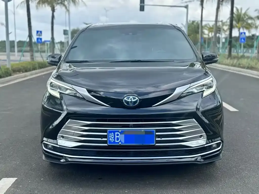 Toyota Sienna 2023 из CN, фото 4