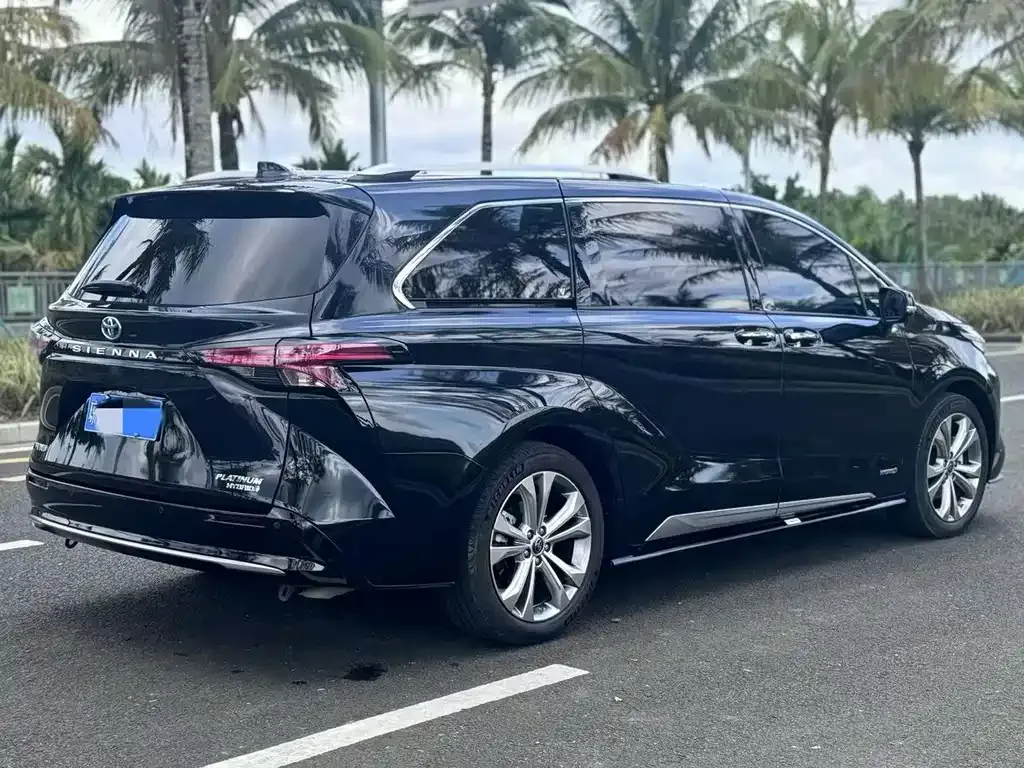 Toyota Sienna 2023 из CN, фото 3