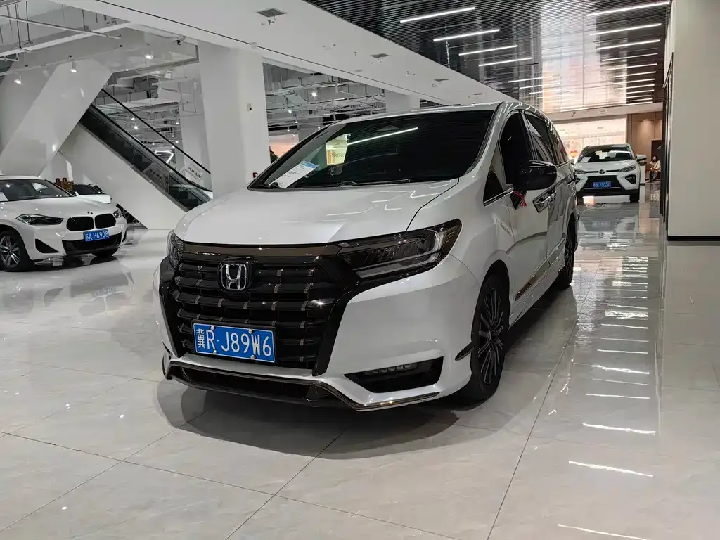 Honda Elysion 2024 из CN, фото 8