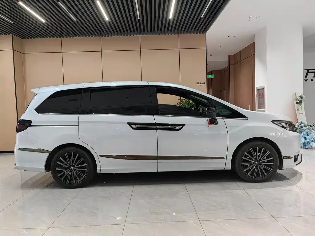 Honda Elysion 2024 из CN, фото 6
