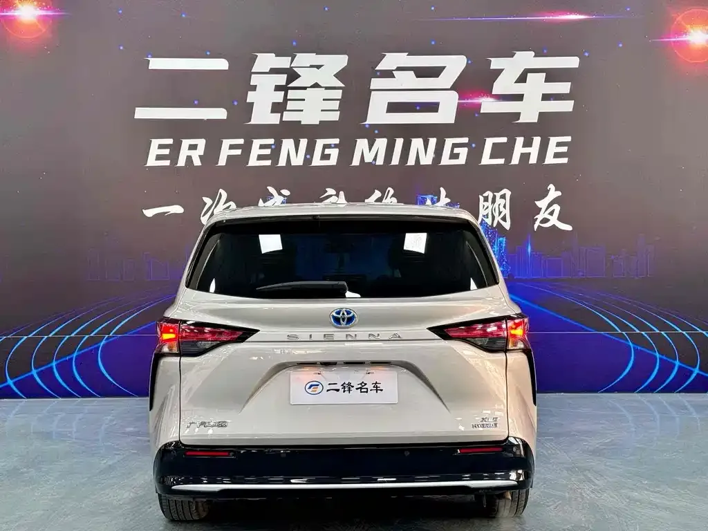 Toyota Sienna 2022 из CN, фото 2