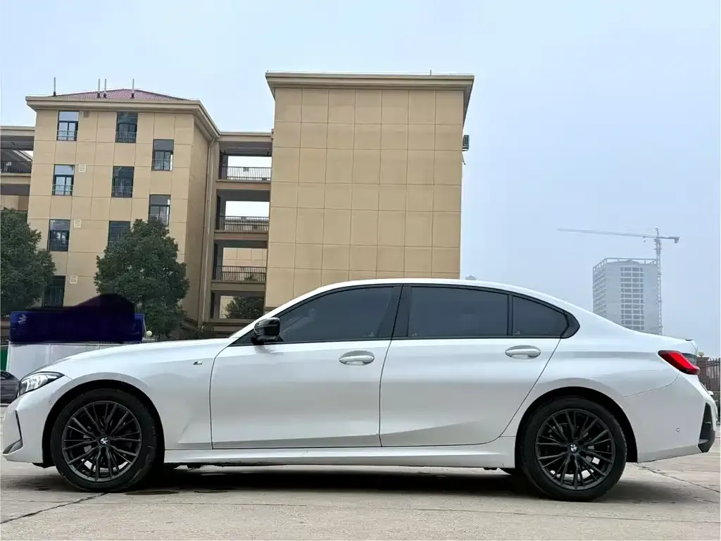 BMW 3 Series 2024 из CN, фото 2