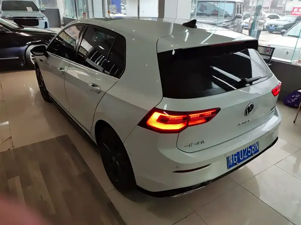 Volkswagen Golf 2023 из CN, фото 3