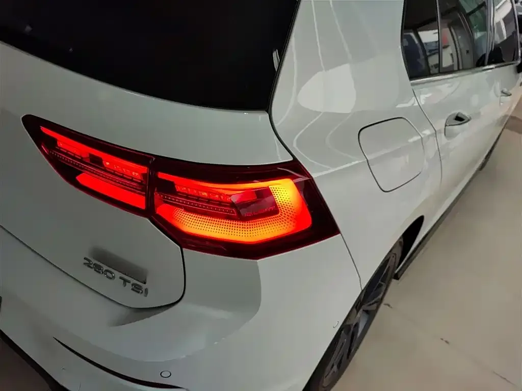 Volkswagen Golf 2023 из CN, фото 2
