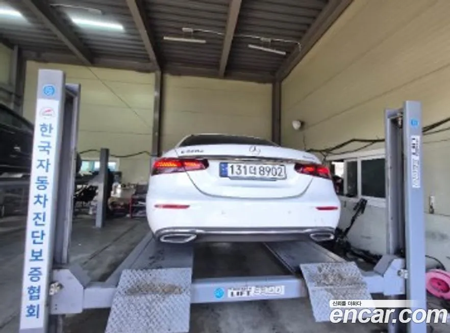 Mercedes-Benz E-Class 2023 из KR, фото 2