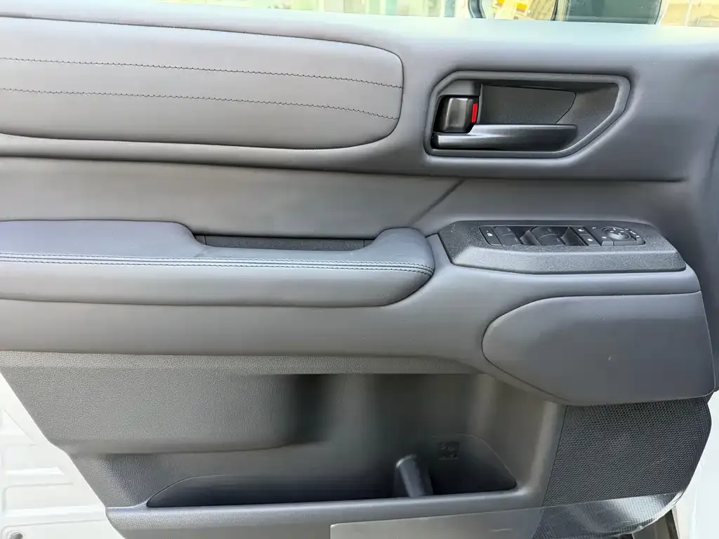 Toyota Prado 2026 из CN, фото 2