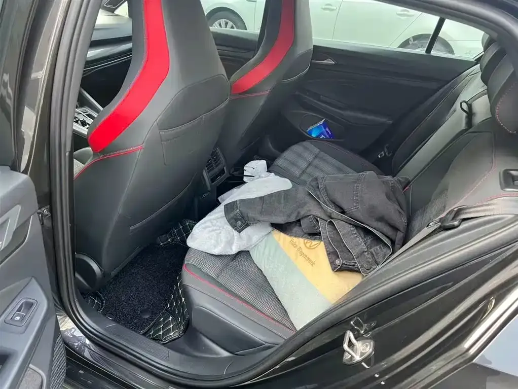Volkswagen Golf GTI 2023 из CN, фото 2