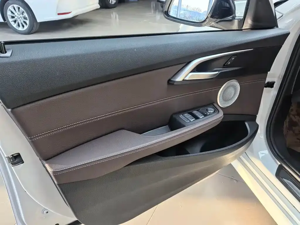 BMW 1 Series 2021 из CN, фото 9