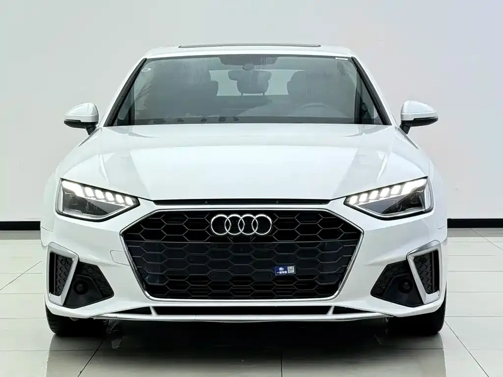 Audi A4L 2022 из CN, фото 4