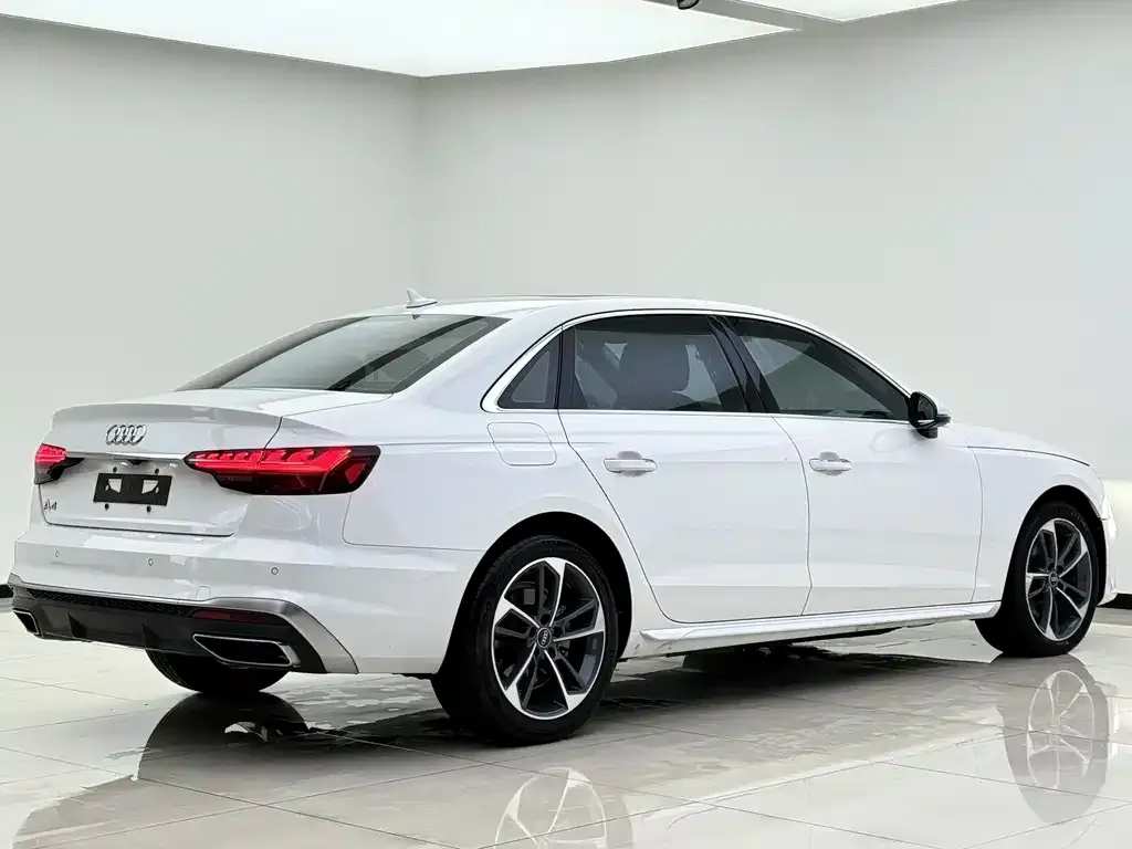 Audi A4L 2022 из CN, фото 5
