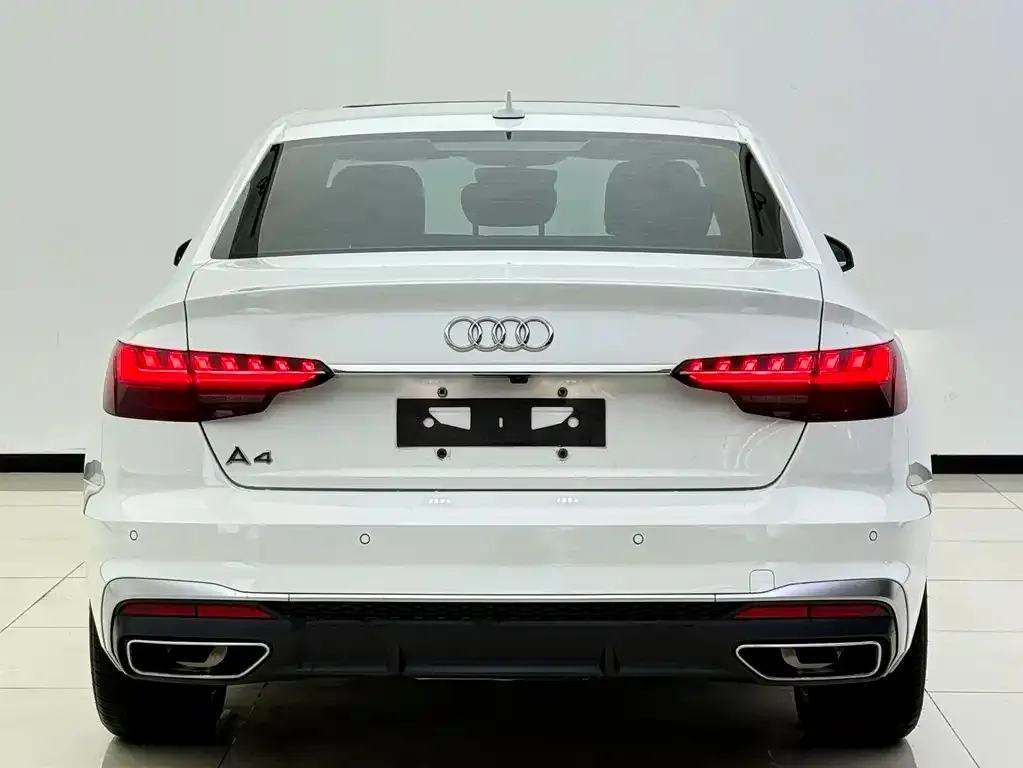 Audi A4L 2022 из CN, фото 2