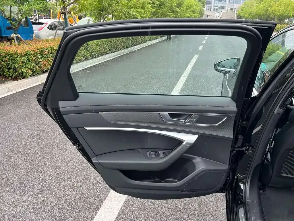 Audi A6L 2025 из CN, фото 5