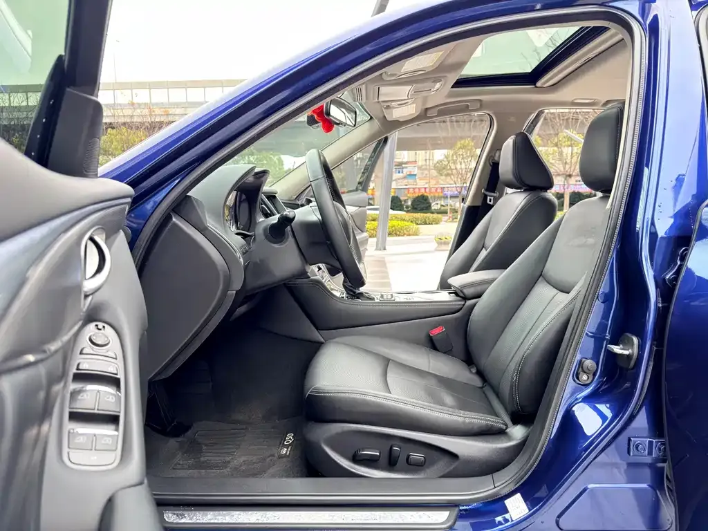 Infiniti Q50L 2021 из CN, фото 2