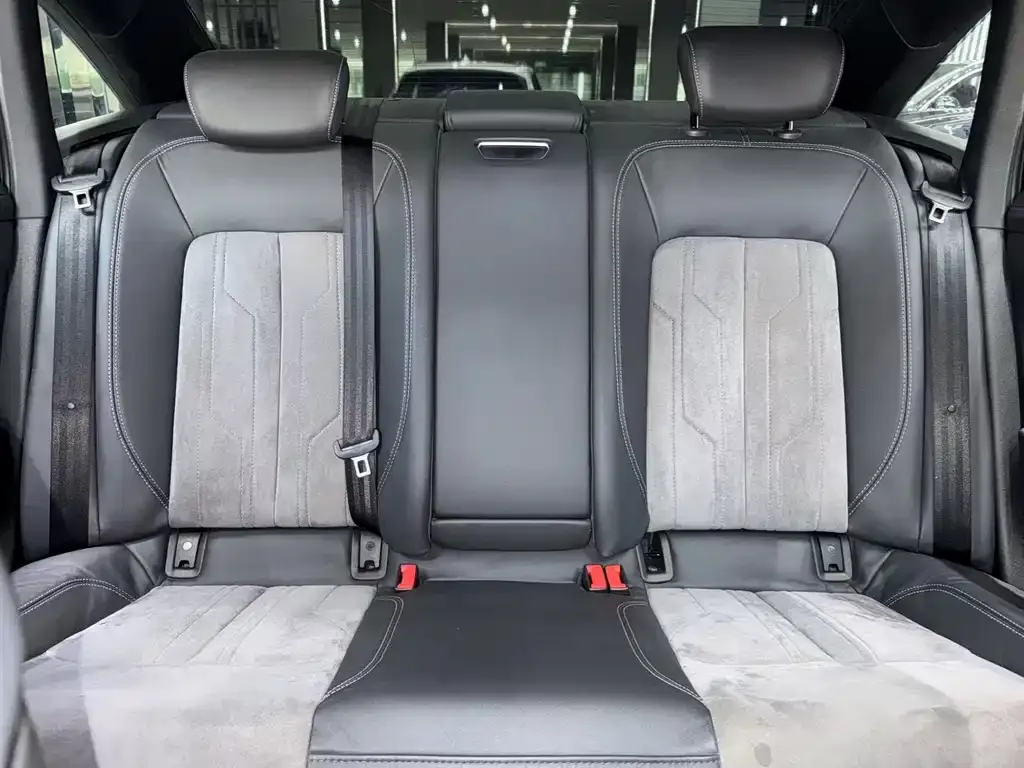 Audi A6L 2021 из CN, фото 7