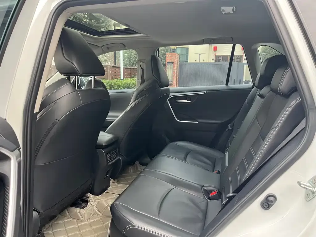 Toyota Wildlander 2023 из CN, фото 5