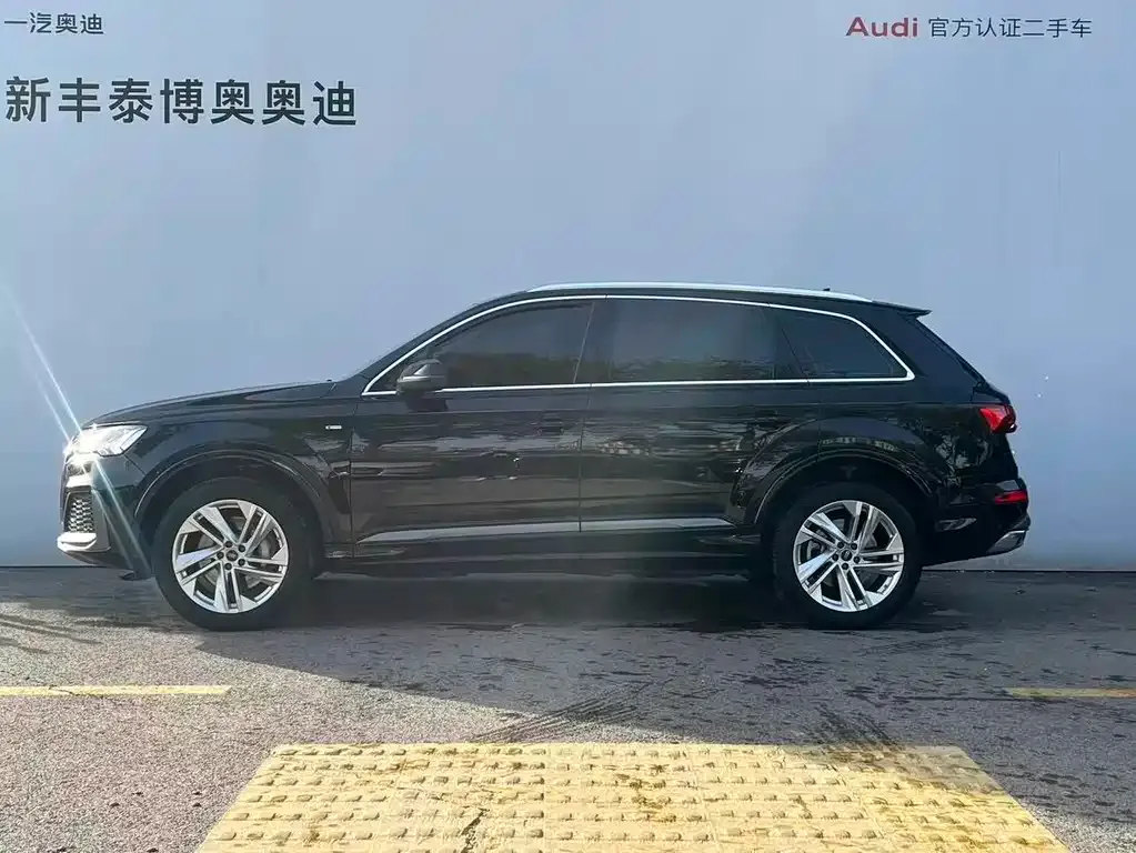 Audi Q7 2023 из CN, фото 3