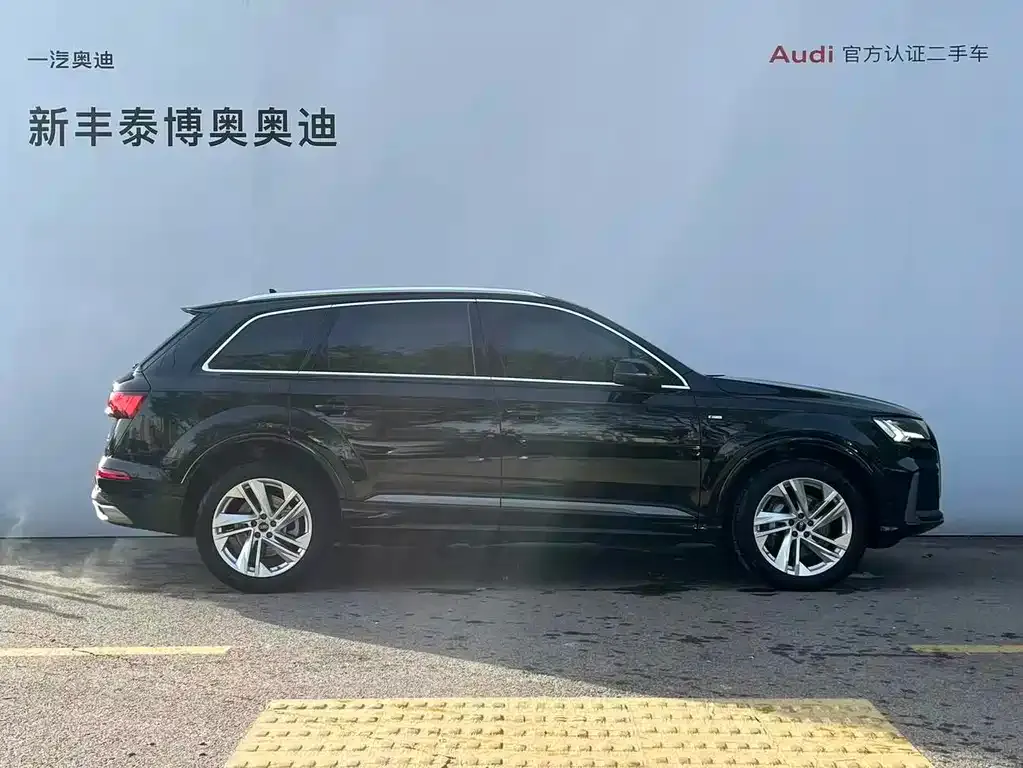 Audi Q7 2023 из CN, фото 9