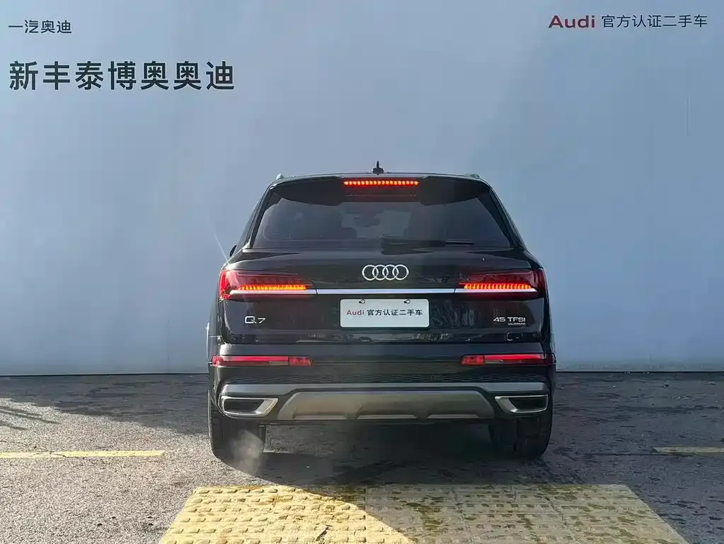 Audi Q7 2023 из CN, фото 2