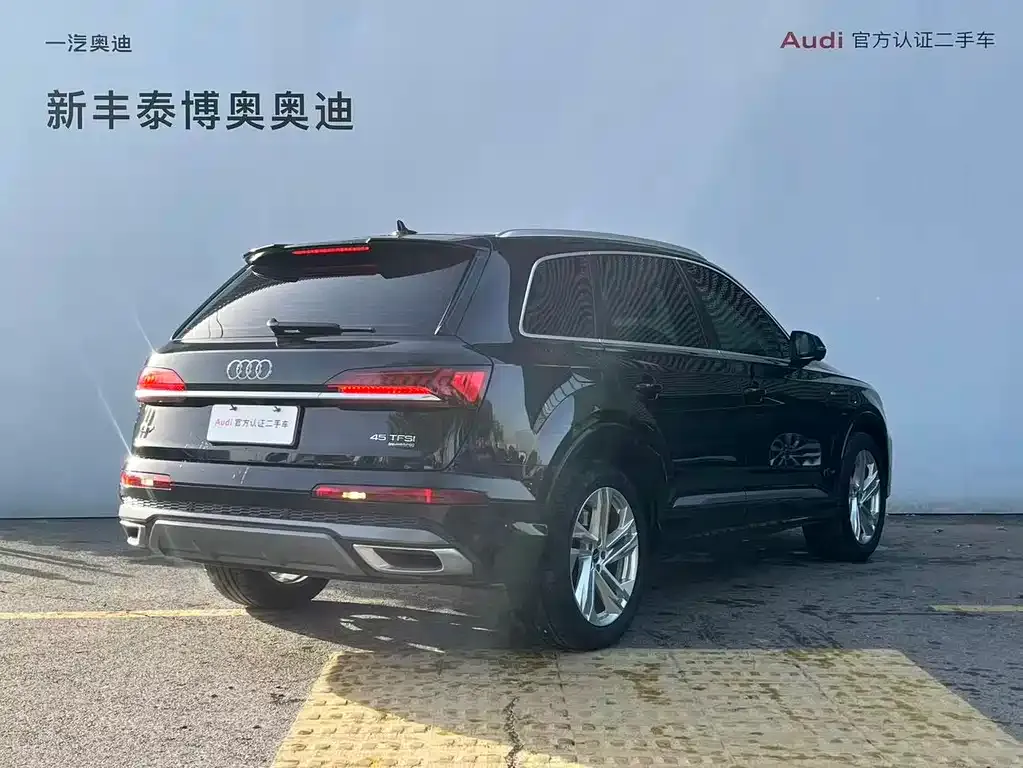 Audi Q7 2023 из CN, фото 8