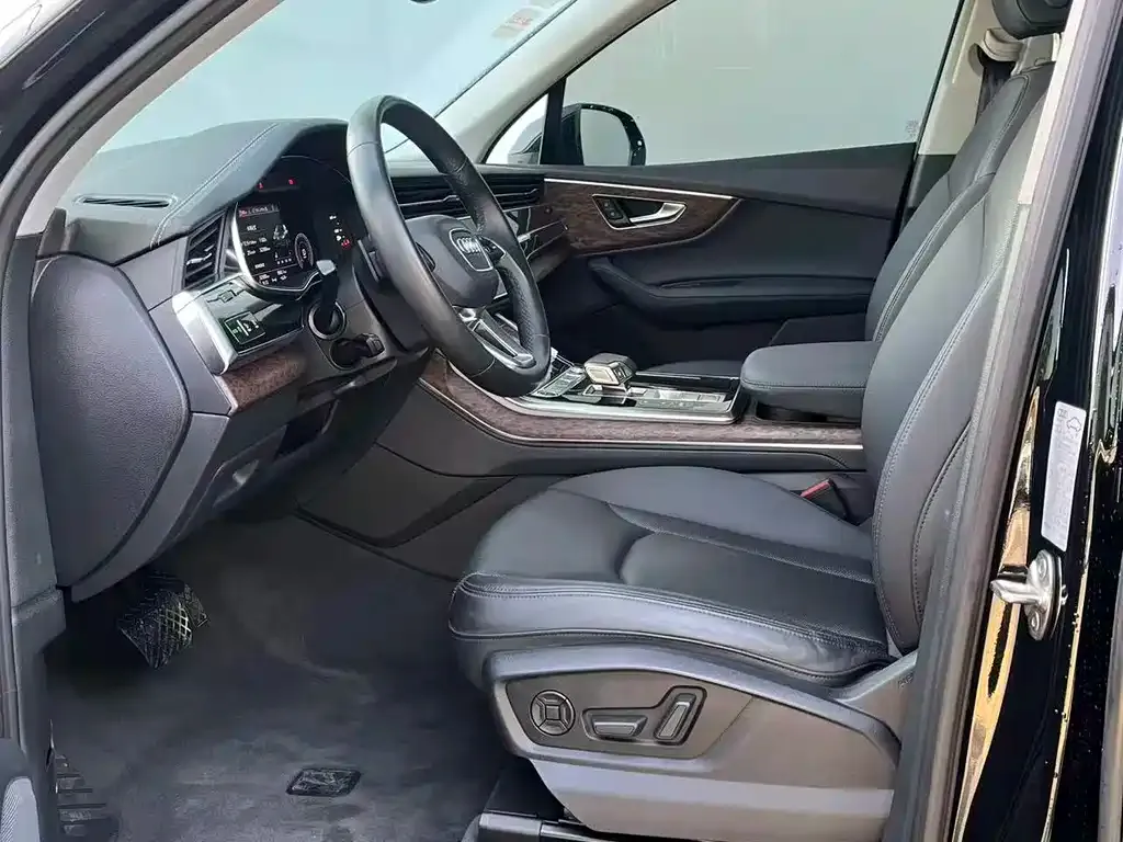 Audi Q7 2023 из CN, фото 5