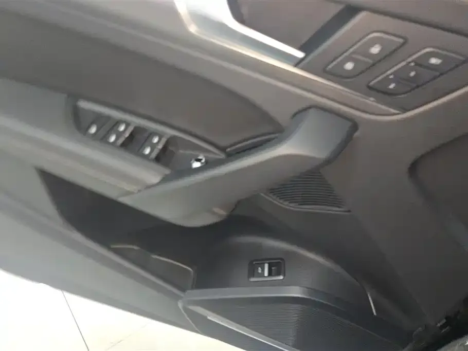 Audi Q5L 2023 из CN, фото 9