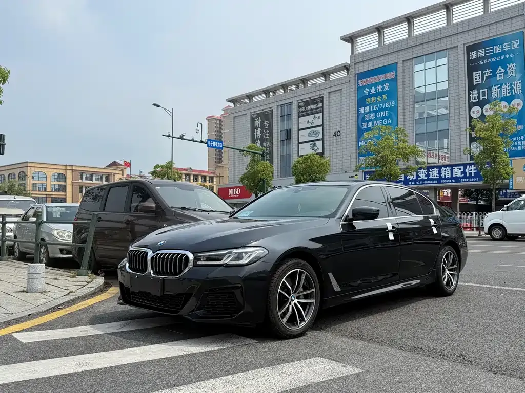 BMW 5 Series 2022 из CN, фото 1