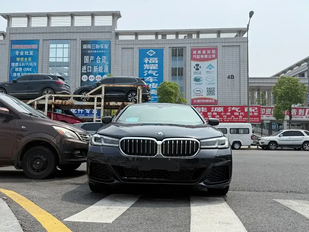 BMW 5 Series 2022 из CN, фото 9