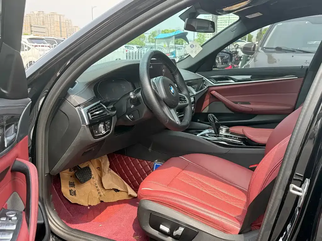 BMW 5 Series 2022 из CN, фото 3