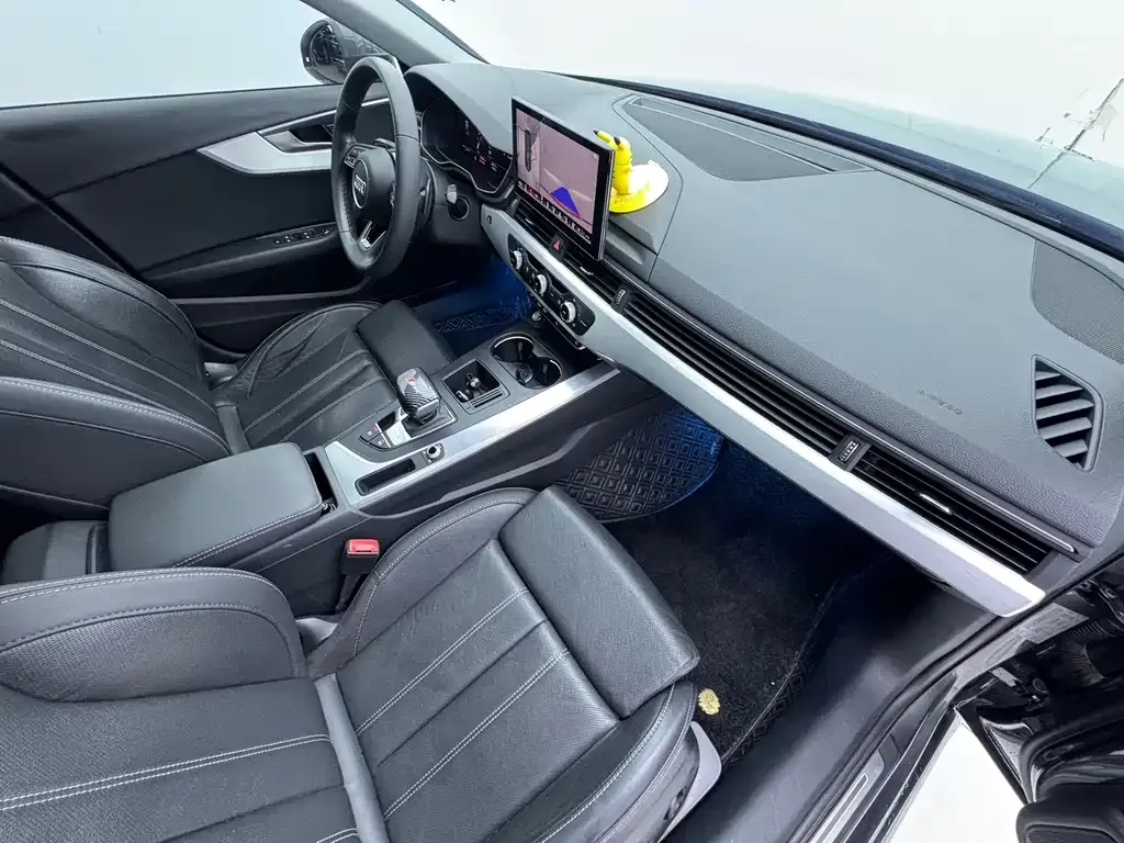 Audi A4L 2022 из CN, фото 9