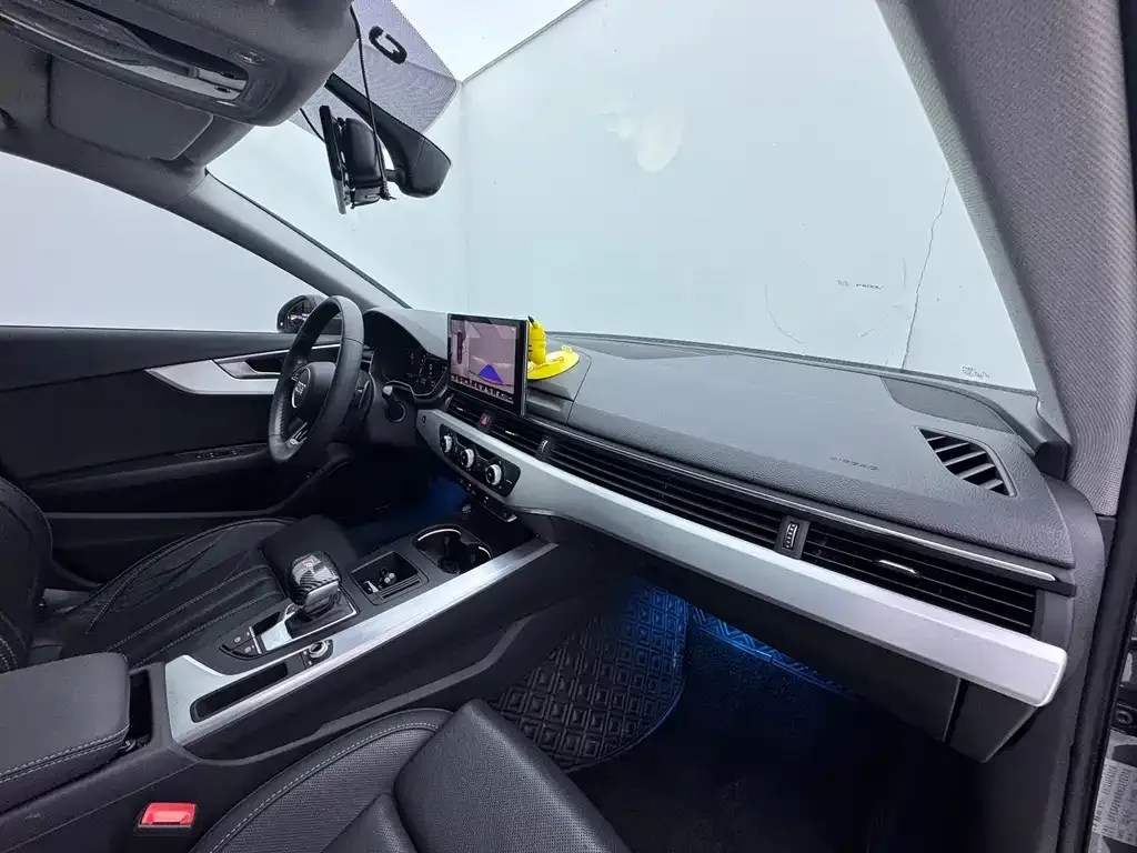 Audi A4L 2022 из CN, фото 5