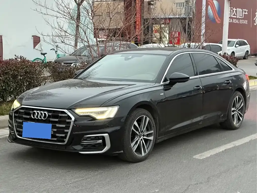 Audi A6L — фото 1