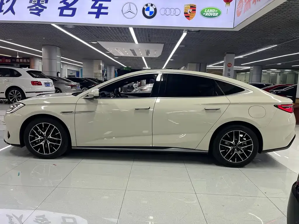 BYD Seal 07 DM-i — фото 7