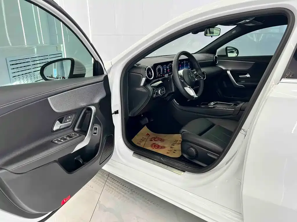 Mercedes-Benz A-Class 2023 из CN, фото 8