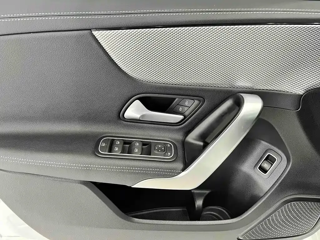 Mercedes-Benz A-Class 2023 из CN, фото 10