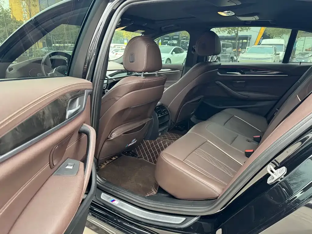 BMW 5 Series 2022 из CN, фото 2
