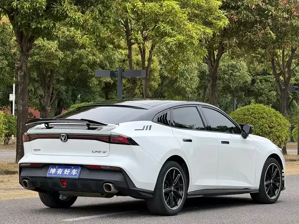 Changan UNI-V 2023 из CN, фото 4