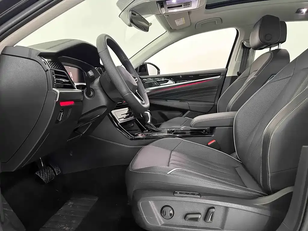 Volkswagen Passat 2024 из CN, фото 10
