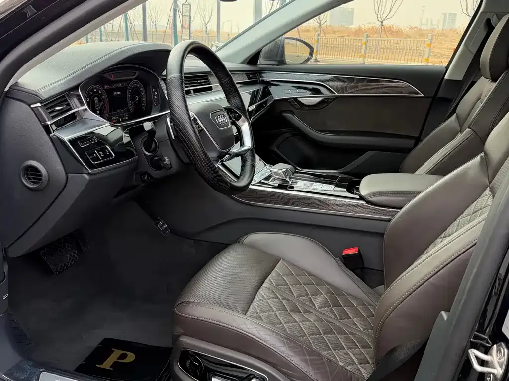 Audi A8 2022 из CN, фото 9