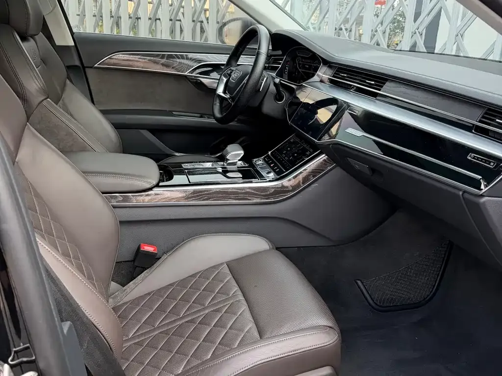 Audi A8 2022 из CN, фото 8
