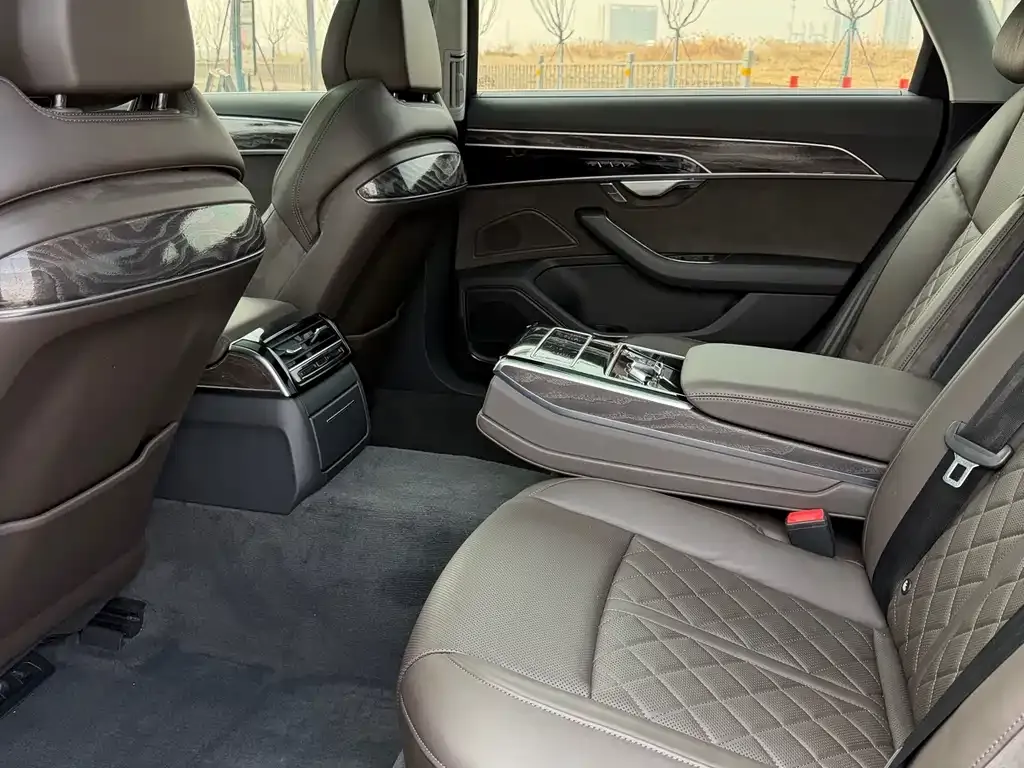Audi A8 2022 из CN, фото 7