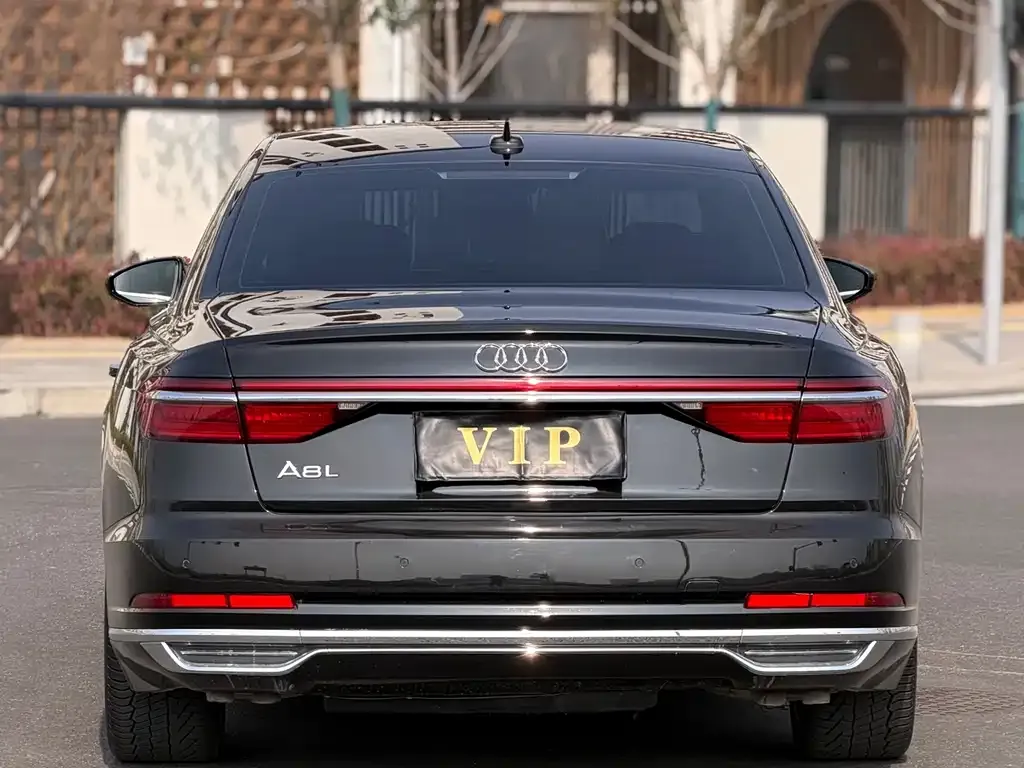 Audi A8 2022 из CN, фото 5