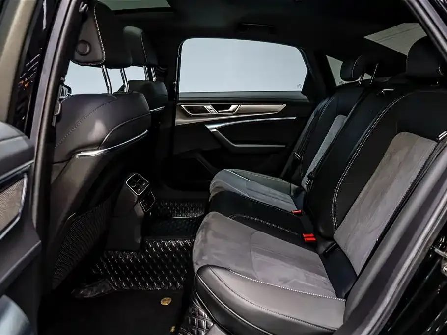 Audi A6L 2023 из CN, фото 6