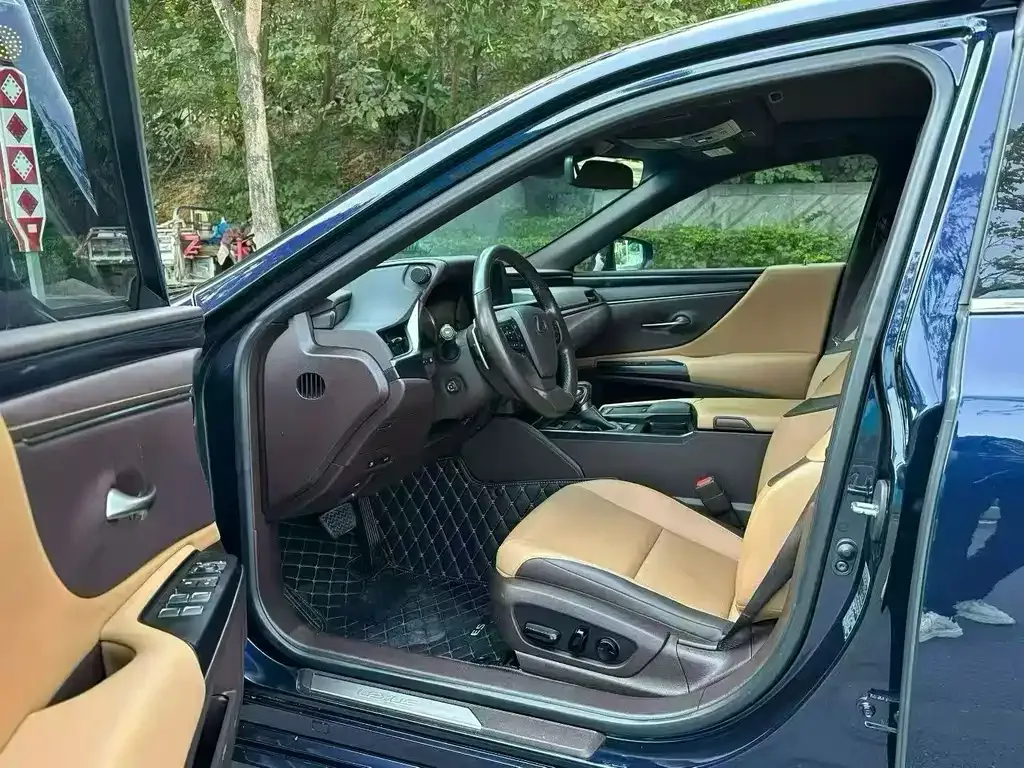 Lexus ES 2021 из CN, фото 2