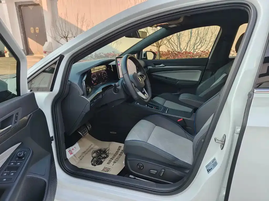 Volkswagen Golf 2025 из CN, фото 7