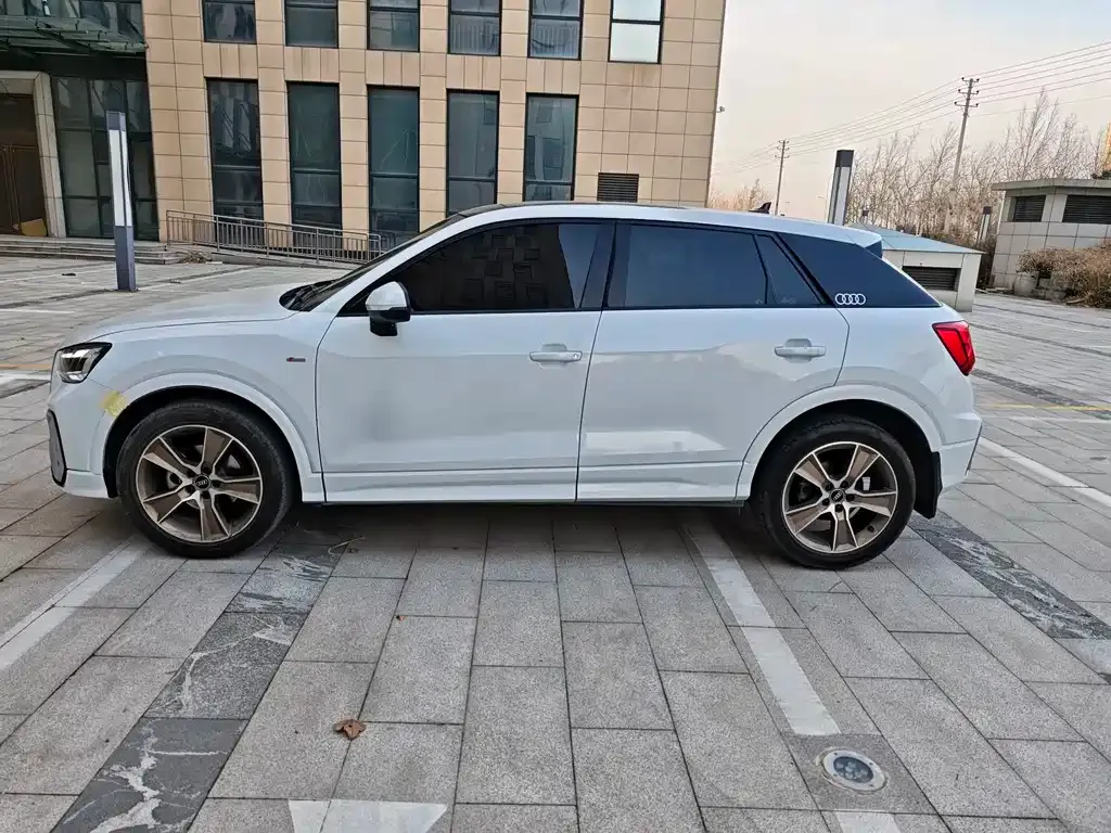 Audi Q2L 2023 из CN, фото 5